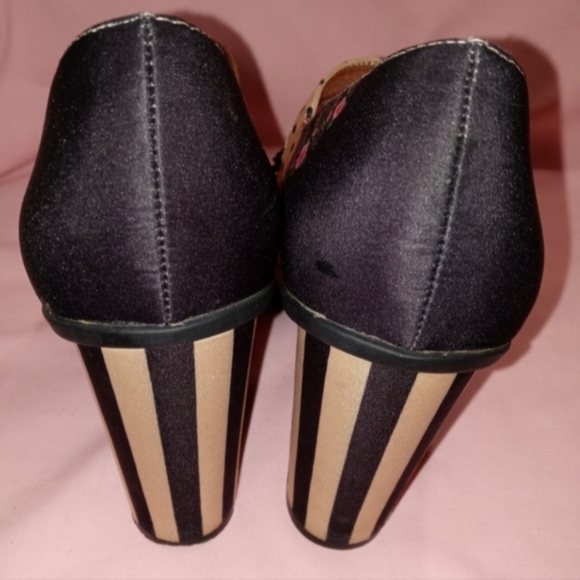 Hot Chocolate 'DORIS' Mary Jane Heel Pump. Size 39 - Picture 8 of 10